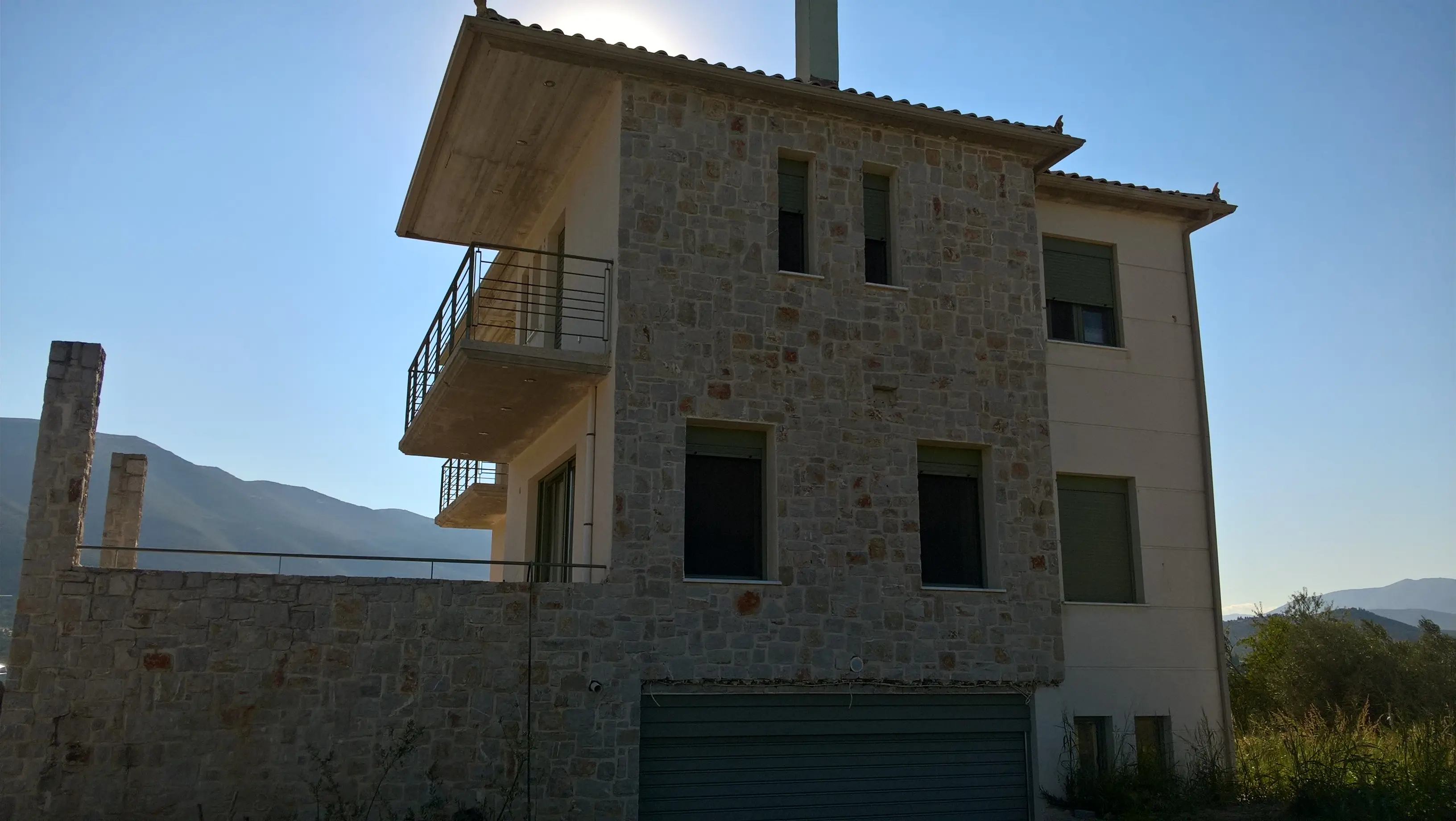 Μεζονέτα με υπόγειο στην επαρχία Άργους